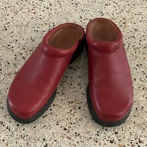Ariat Women's Red Leather Slip on Clogs Size 8.5